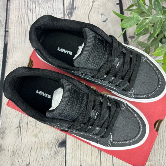 NIB Levi’s Turner Black Chambray Lace-Up Sneakers Sz 2 Youth - Picture 6 of 10